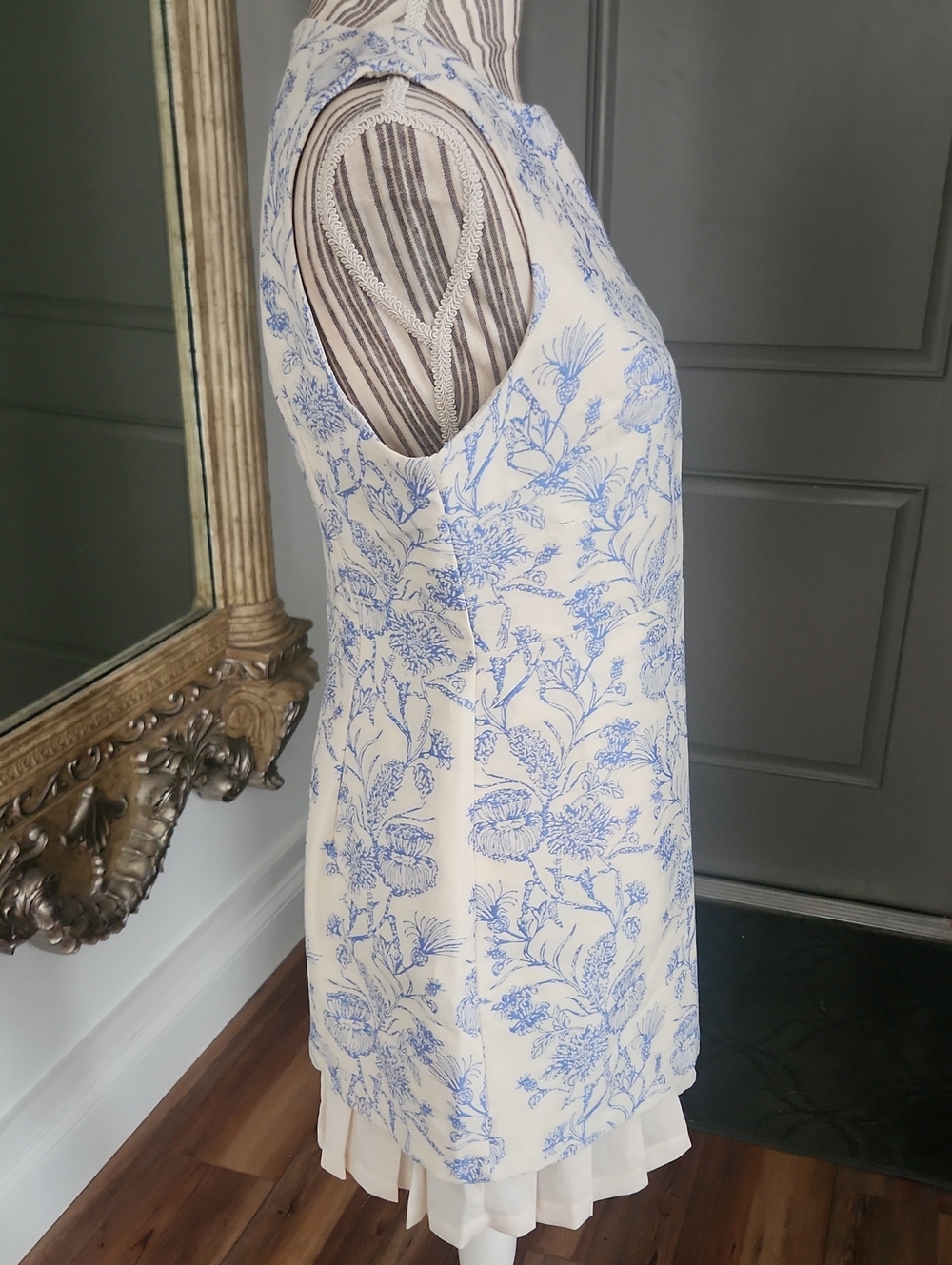 Commense Floral Printed Sleeveless Dress With Pleated Hem - Picture 7 of 8